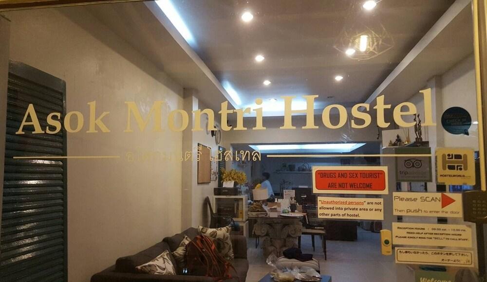 Asok Montri Hostel Bangkok Exteriör bild